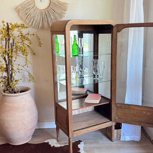 Vitrina en roble-curva