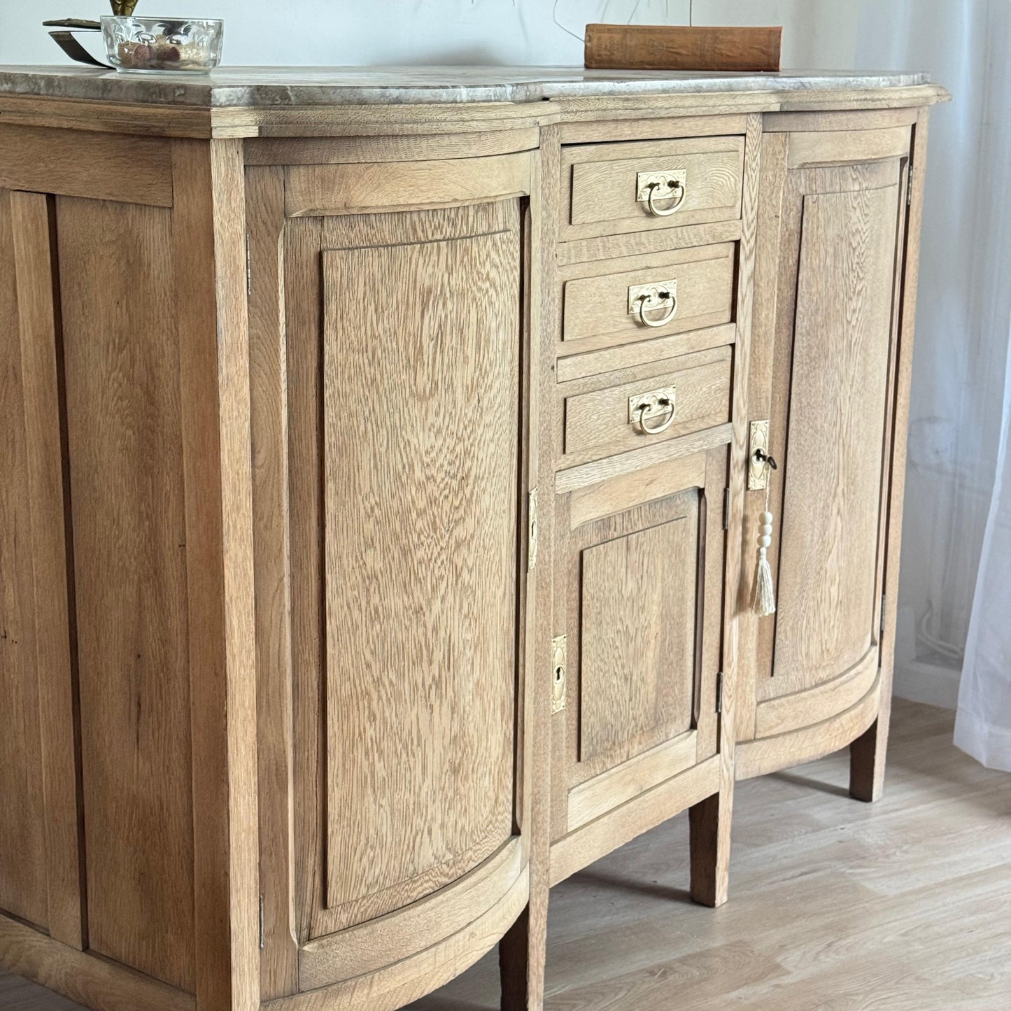 Aparador bombé -roble