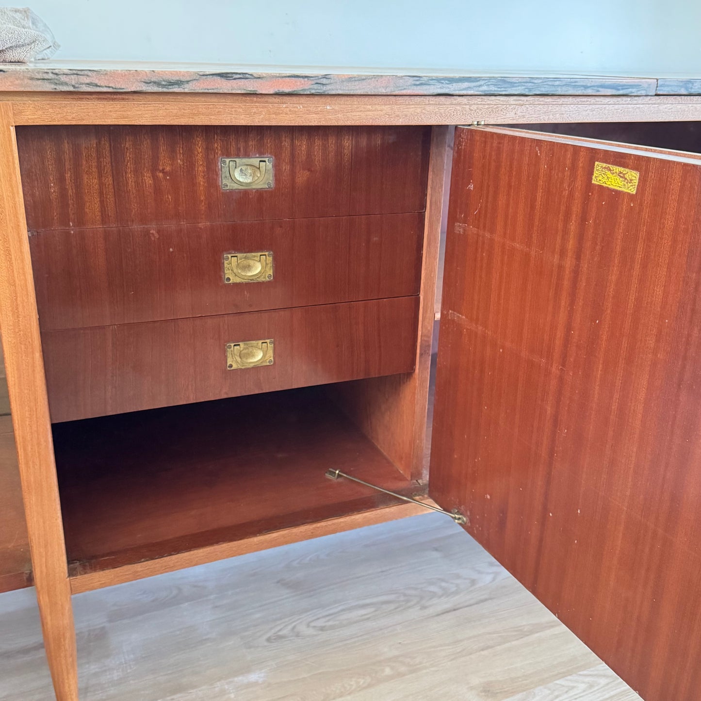 Aparador estilo Mid Century