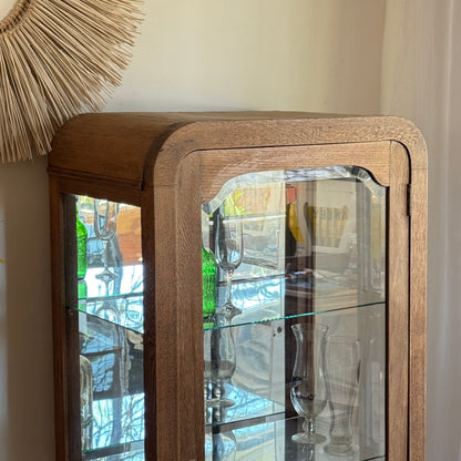 Vitrina en roble-curva