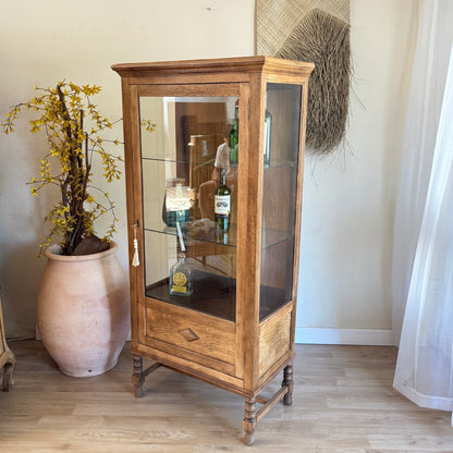 Vitrina en Roble