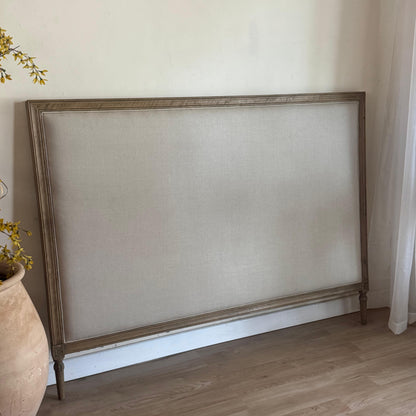 Respaldo de cama en roble