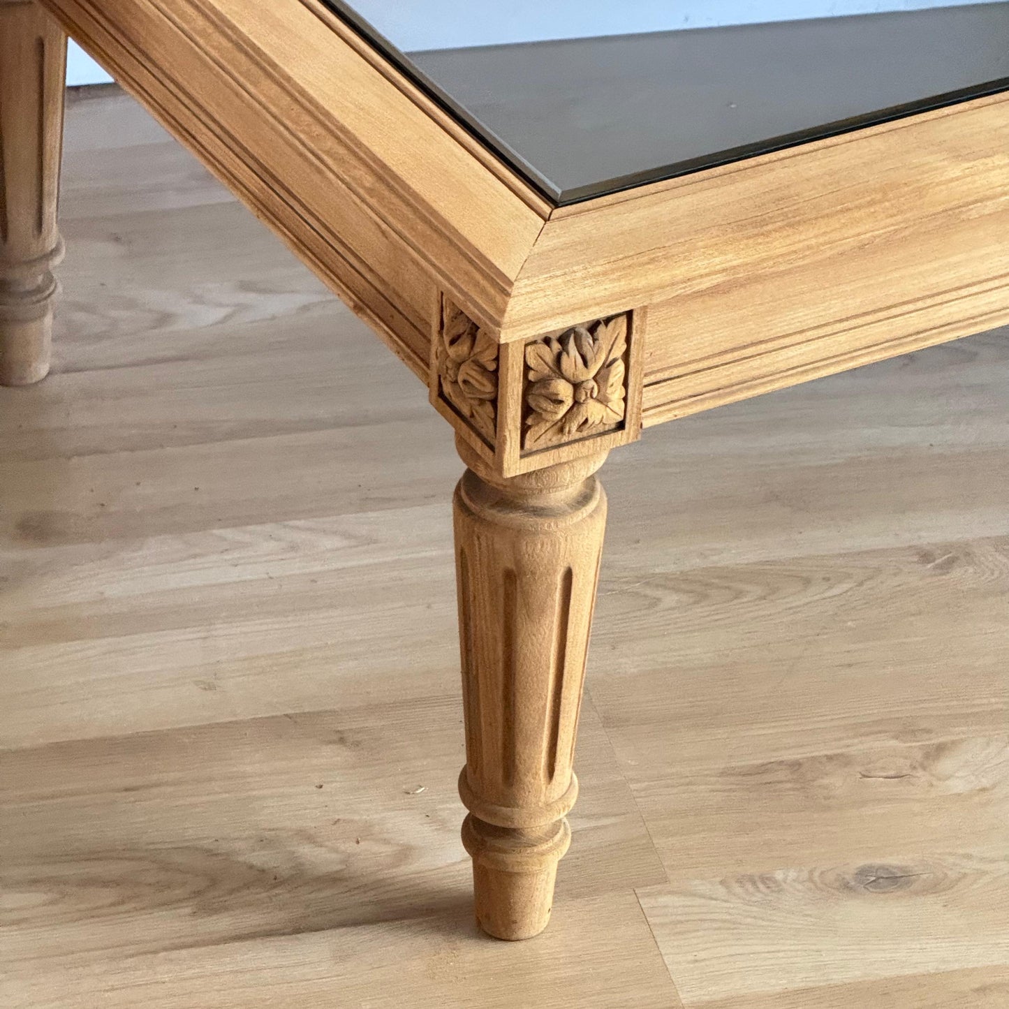 Mesa de living Luis XVI