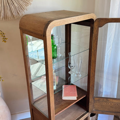 Vitrina en roble-curva