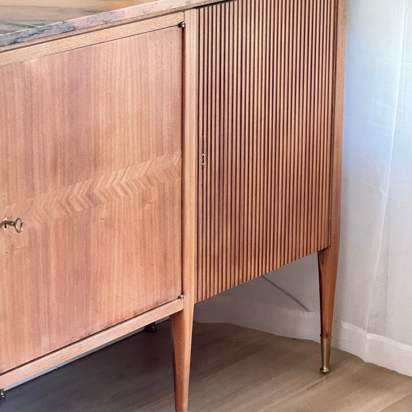 Aparador estilo Mid Century