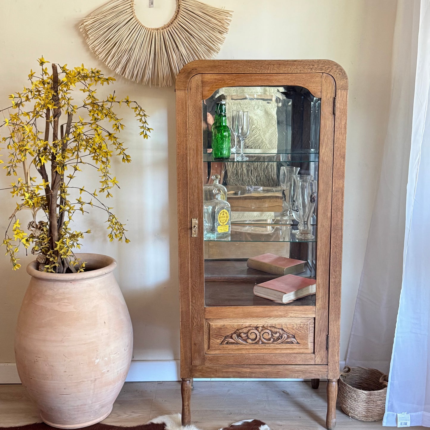 Vitrina en roble-curva