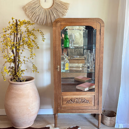 Vitrina en roble-curva