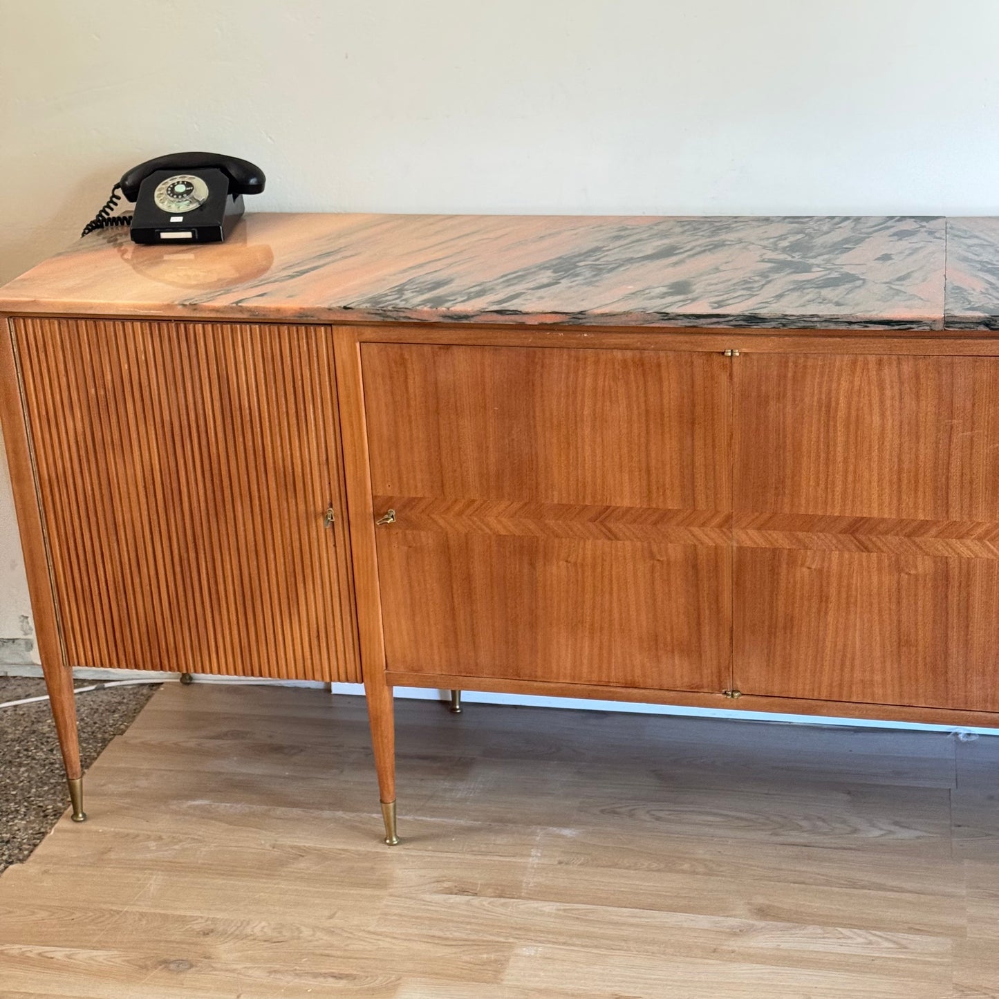 Aparador estilo Mid Century