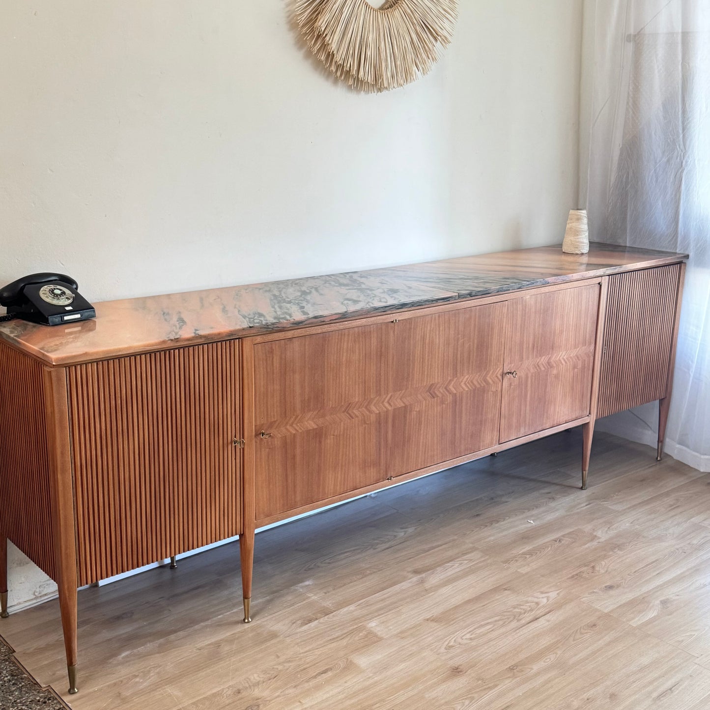 Aparador estilo Mid Century