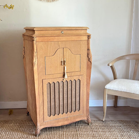 Barcito en roble -Victrola