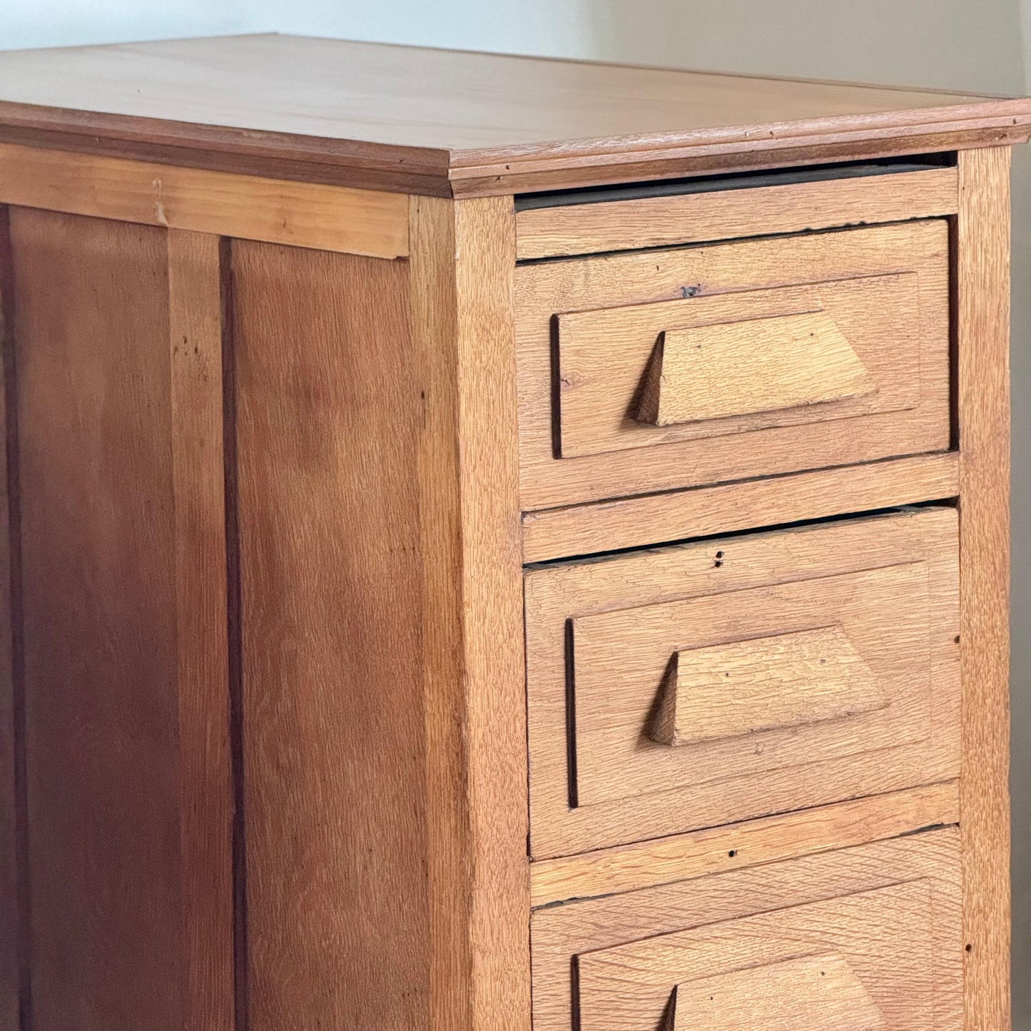 Cajoneras  en roble y pino Brasil