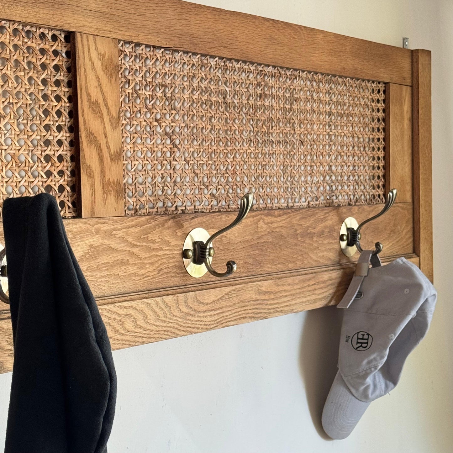 Perchero en Roble-Esterilla