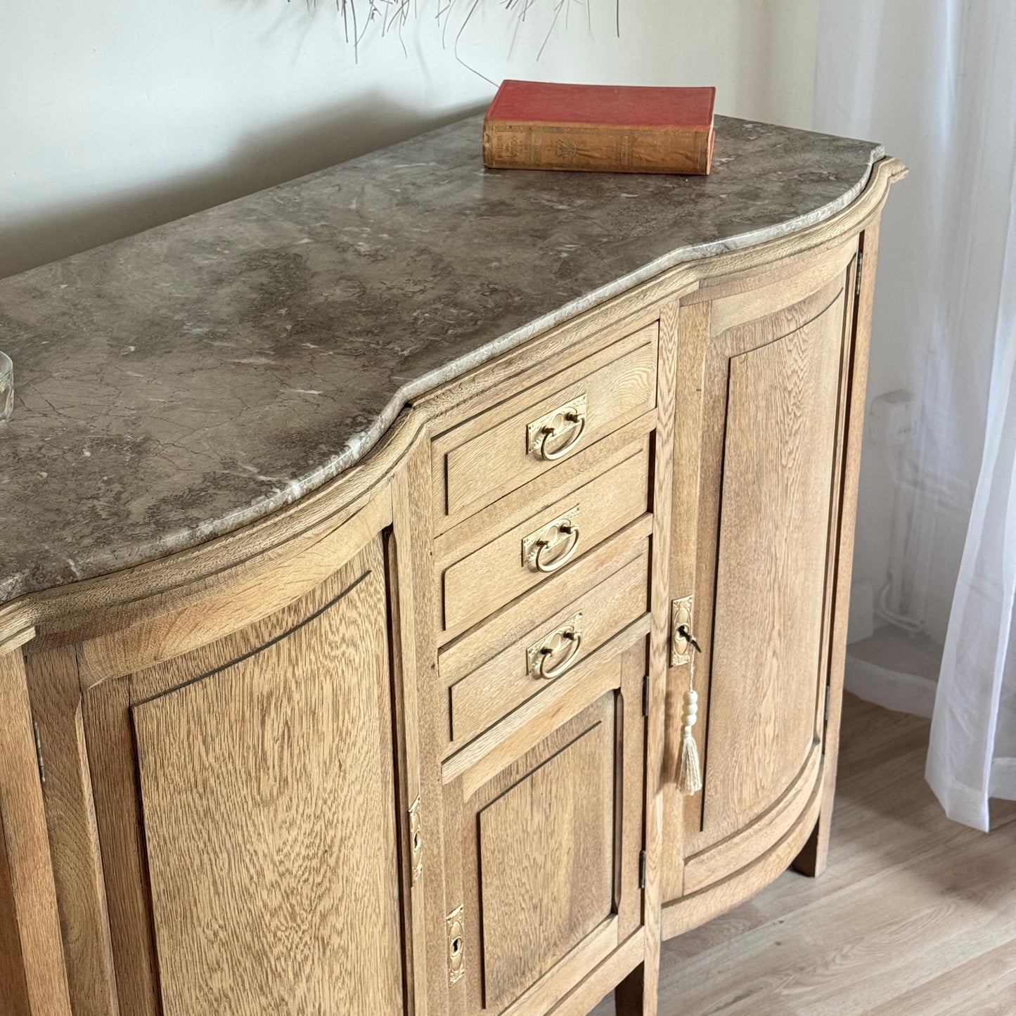 Aparador bombé -roble